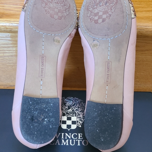 Vince Camuto Flats with boe - Picture 3 of 3